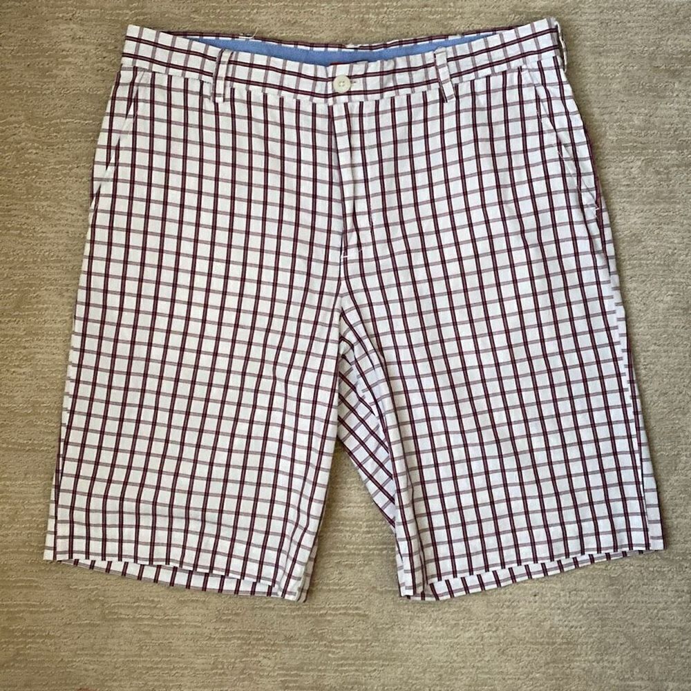 Mens IZOD Plaid Shorts, White with Red & Blue, Size 34